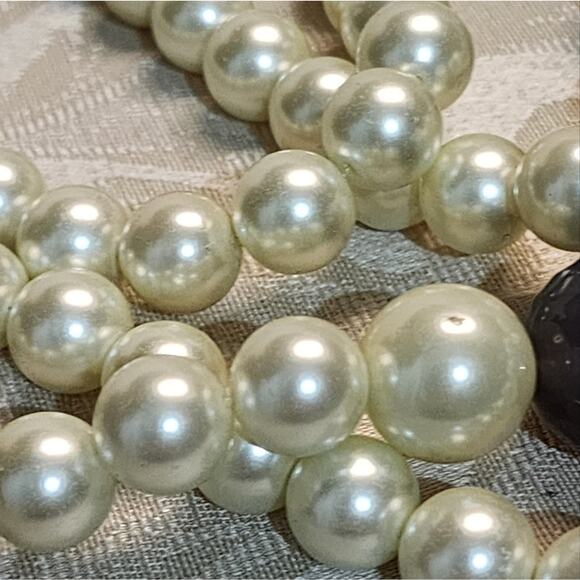 Vintage 70's Massive Glass Pearls Necklace - Picture 5 of 14